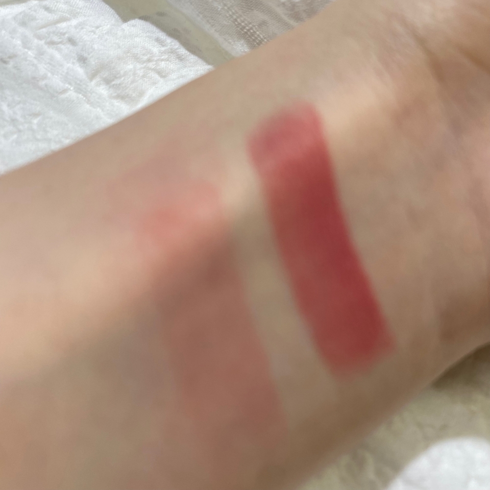 손목에 발색해봤어용 엄청 세게 문질렀는데도 색이 남아있고 은은해서 예뻤어요😯 

데일리 : 문질러서 바르기
풀메&놀러갈때 : 그냥 바르기