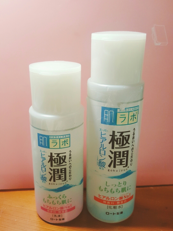 🍎하다라보 고쿠쥰 라인이에요
요새 QnA메뉴에서 많은분들이 촉촉한 기초찾으시는걸봤어요
요게 답입니당!!! 정말 촉촉하고 밀크와 로션의 궁합이 정말👍
로션이 화장수이고 밀크가 로션이니 헷갈리지마세요!
로션은 살짝 콧물스킨이니 두드려 흡수시켜주세요!