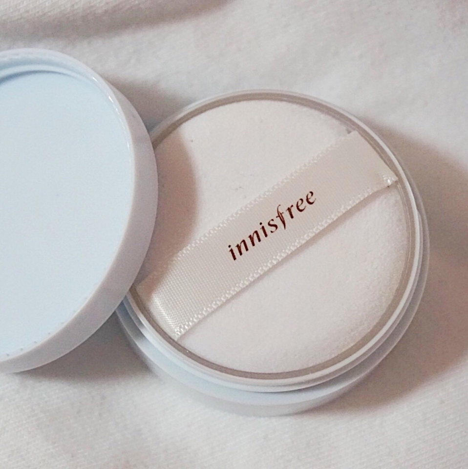 내장 퍼프는 한손에 쏙 들어오는 크기로
휴대용으로 들고 다니며 사용하기 
편리해서 좋았어요! 