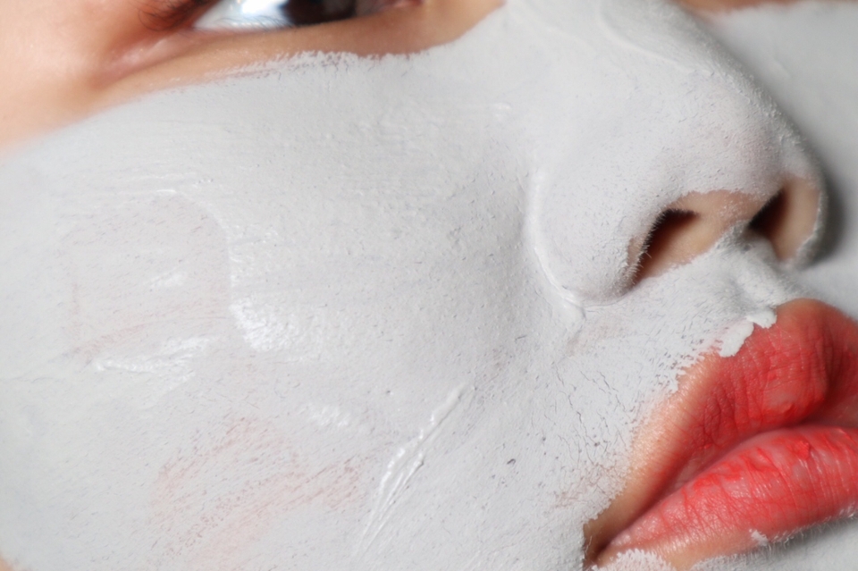 마르고 나면 제 얼굴에 구멍이 몇갠지
털은 어디에 있는지
어디가 피부결이 (망) 인지 알수 있습니다(덜덜)

이 때 주의사항이 웃거나 떠들거나 장난치거나
살을 과하게 떨거나 하면 안된다는거 아시죠?
> 주름 생길 수 있음 주의!