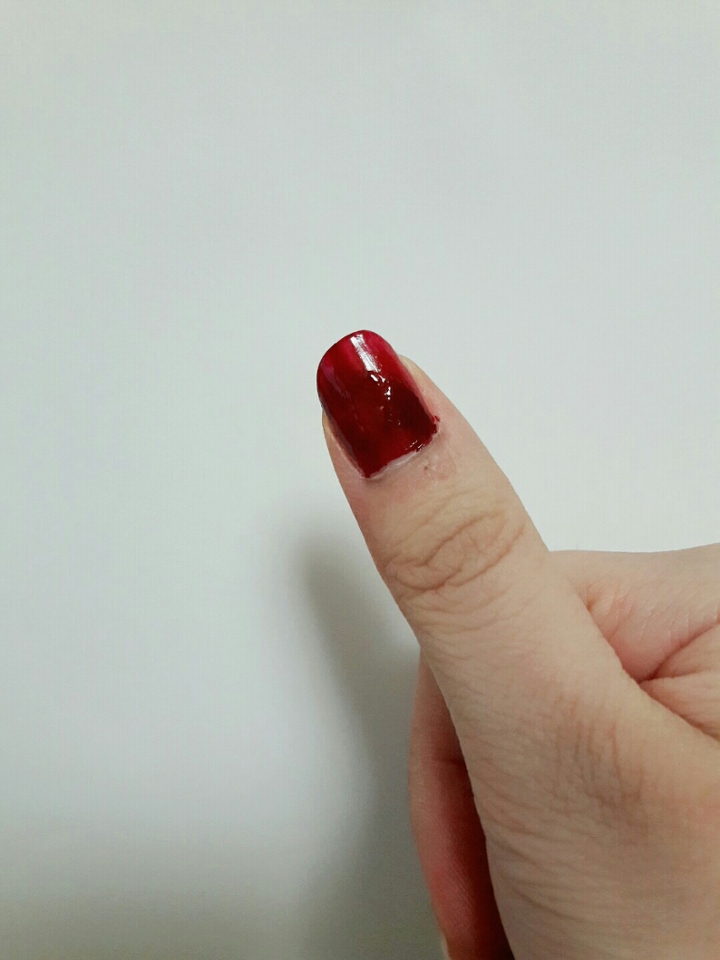 한콧만 발라주면 비침이 있고 안 예쁘니 그라데이션으로 3번 발라줍니다