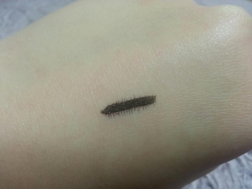 커버력테스트를위해 아이라인을 조금 그렸습니다