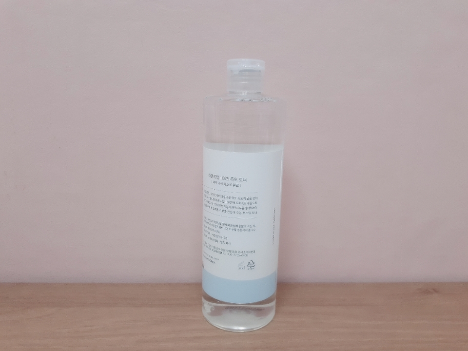 10월 25일 대한민국의 아름다운 영토 독도의 날을 함께 기억하고자 출시한 라운드랩의 첫번째 프로젝트 제품으로 HATCHING EX-07 이 묵은 각질과 블랙헤드를 케어하는데 도움을 주어 매끄러운 피부를 만들어 주는 부스팅 토너 라고 해요!

피부 자극 테스트도 완료한 제품이라
민감한 피부를 가진 저한테는 굉장히 기대되는 제품이에요!