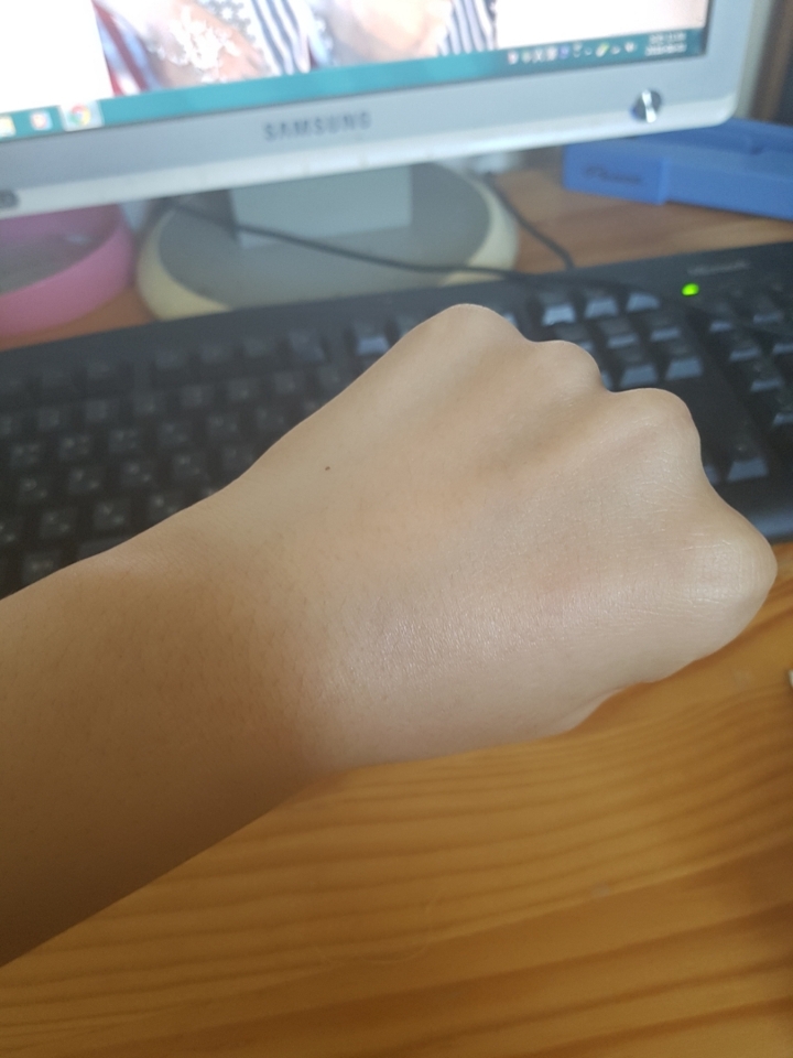 백탁현상도 없고 밀림도 없고 들뜸도 없네요. 마무리 감은 보송보송? 쿨링감 있어서 너무 좋네요!