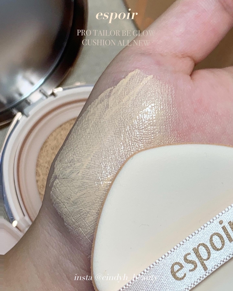 퍼프로 두들긴 모습( 확실히 얇은데 커버력이 좋아졌긴 했어요!)