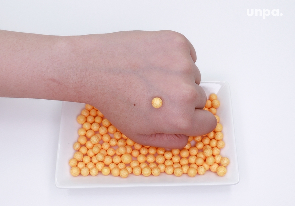 촉촉하면 끈적이는 거 아니냐구? NONO
피부에 촉촉함만 남기고 빠르게 흡수되니
번들거리거나 끈적임 없이 마무리 되더라구!
여름용으로도 추천해~ 역시 뷰라벨 선크림은 달라!