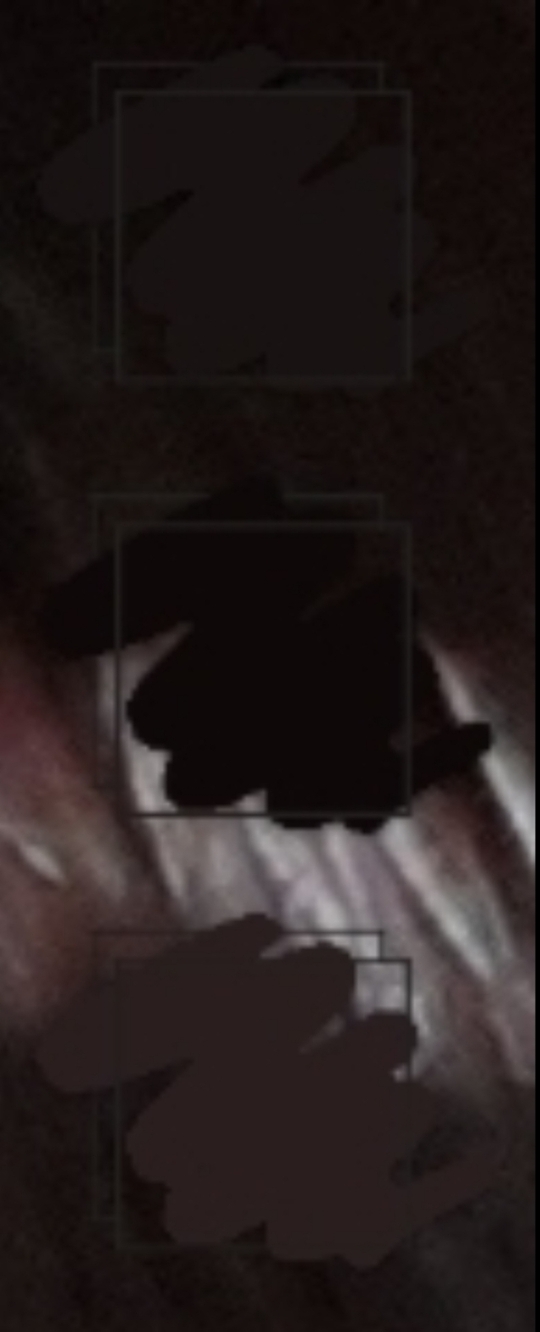 염색 후 컬러입니다
빛 밪으면 약간 갈색빛 돌아보여도
평소볼 때 검정색으로 염색한 것만 같아요
검정색은 부담스럽다고 생각하실 땐
꼭 ⭐진한갈색⭐으로 해주세요 
자연흑색은 얼마나 진할지 싶네요🤤
머릿결도 많이 상하는 느낌도 안들고 염색은 대성공이었어요