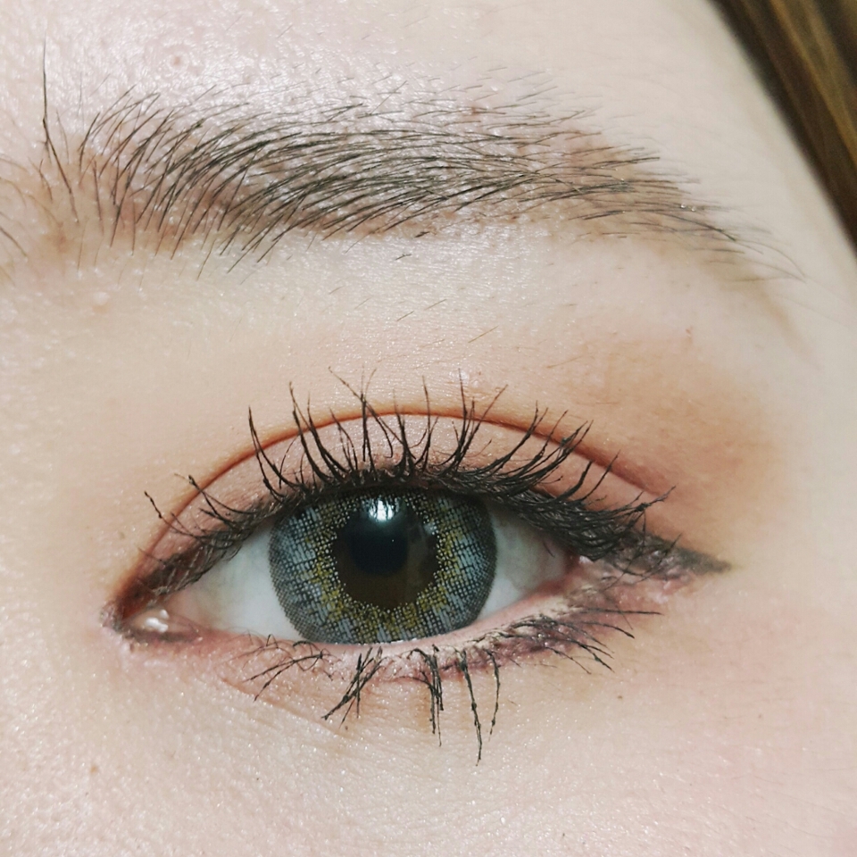 쨔쟌 완성. 렌즈랑도 잘어울리고, 가을내내 하기좋은 적당한 메이크업이에요. 색조합이 너무 마음에 들어서 전 자주 하고 다닐듯해요😊