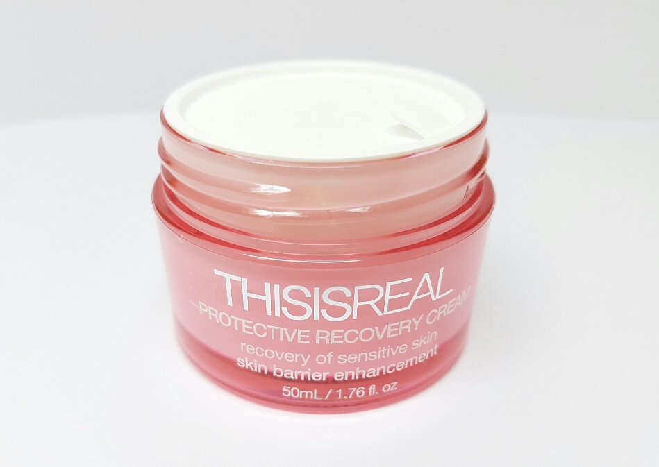 크림을 펴바를 때, 약간 요거트 같은 느낌이 들었어요.
그리고 생각보다 가벼워서 좋았어요😍