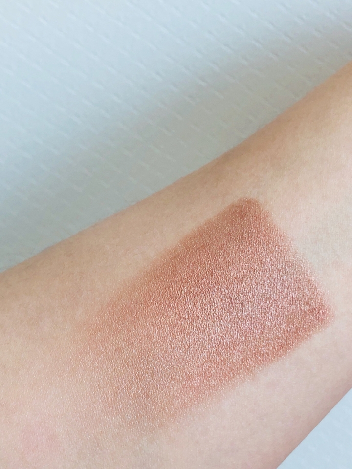 블랜딩했을때 젤 예쁜 섀도우에요
뭉치거나 밀림없이 고르게 부드럽게 블랜딩됩니당