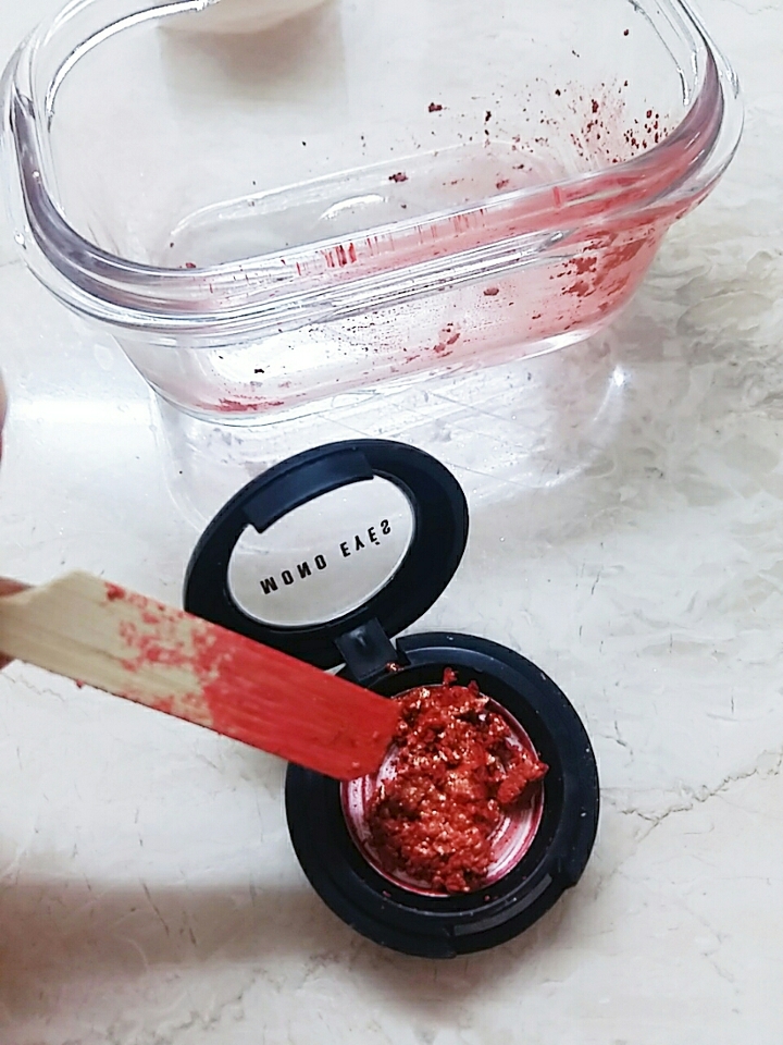 4.통에넣어주세요 아! 저는 다 넣었는데 앰플을 넣으면서 양이 불어가지구 넘쳐요ㅜ 그래서 조금 덜어서 넣는게 나으실거가타용😂