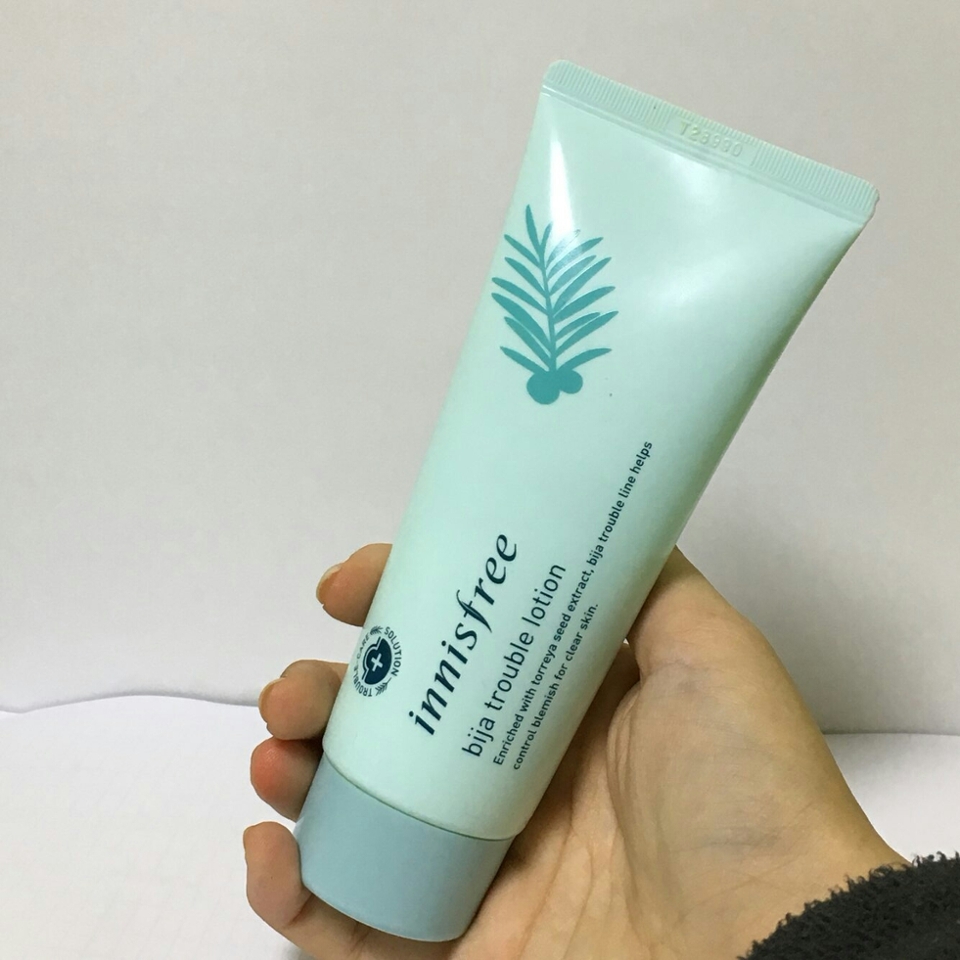 얘도 잘 사용하고있어요 근데 갈아타려고요.. 바르고 좀있으면 보소옹~..해져서 여름이 쓰기좋아요 근데 전 디렉터파이님만 믿고 사는스타일이라 시드물수분크림살려구요 ㅎㅎ..