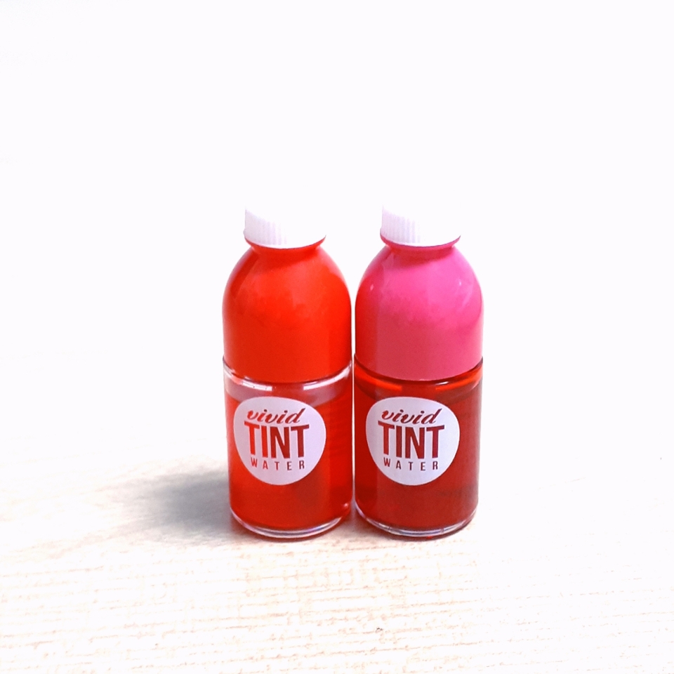 두 가지의 워터 틴트입니다!!
하나는 기존 색상과 같고, 하나는 이 냉장고에만 있는 색 입니다!