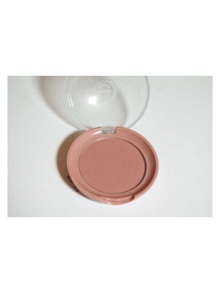 블러셔는 요런 색감이에요!
뭔가 엄해 보이거나 너무 가을같다고
생각하실거 같은데 놉!!!!!! 절대 아니에요
제가 그렇게 생각했는데 볼에 얹으면
또 약간 다른 느낌이더라구요 😘