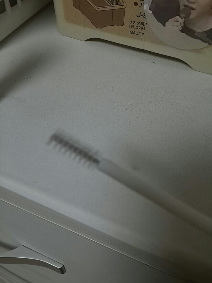 낮용(?ㅋ)은 일반 투명마스카라처럼 생겼고요 수시로 덧발라주시면 더 빠른 효과를 보겠죠??