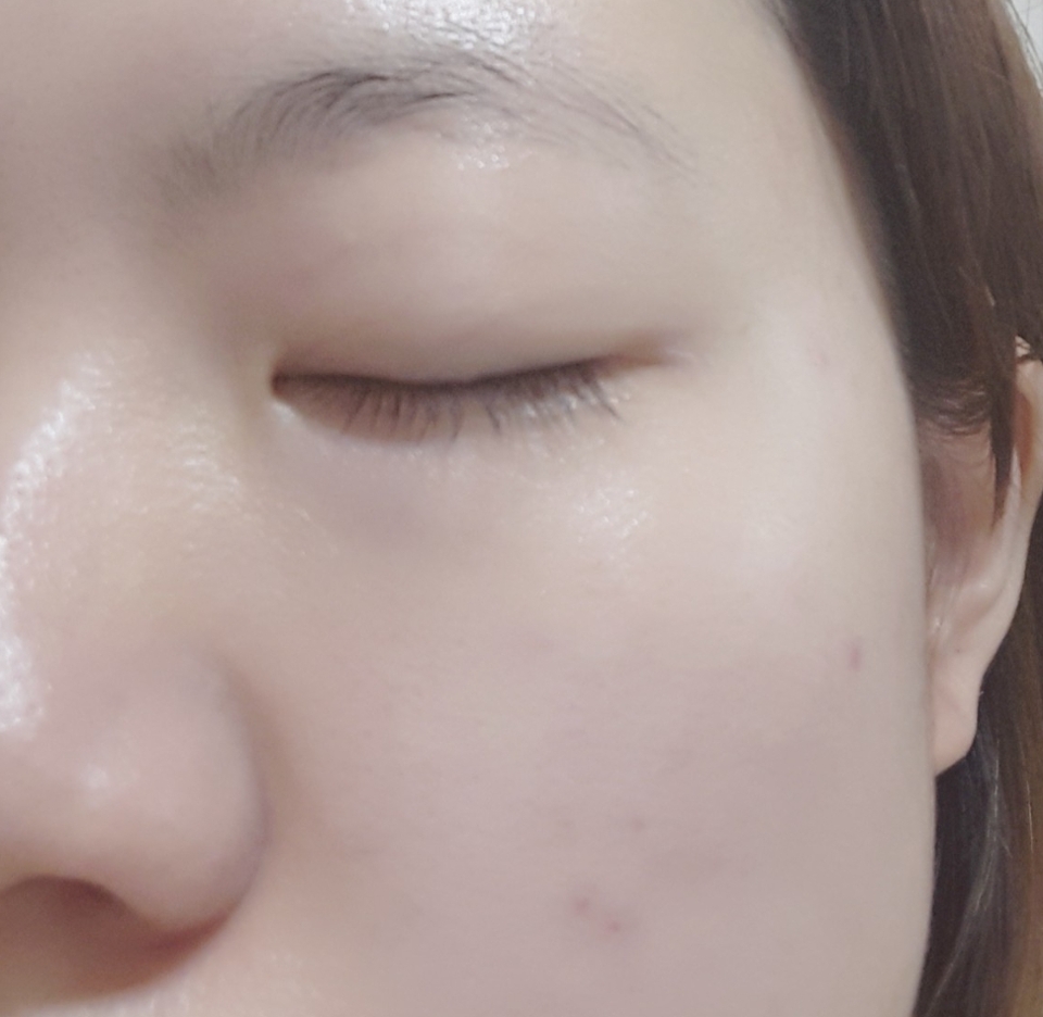 톤업, 자외선차단, 매끈한피부결, 밀착 등 여러기능이 한꺼번에 있어서 너무 좋은거 같아요ㅜㅜ♡♡