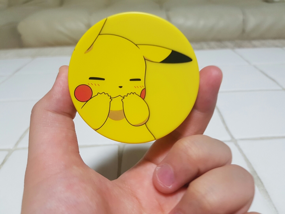 쿠션은 포장지 그림하고 똑같은그림이네요💋