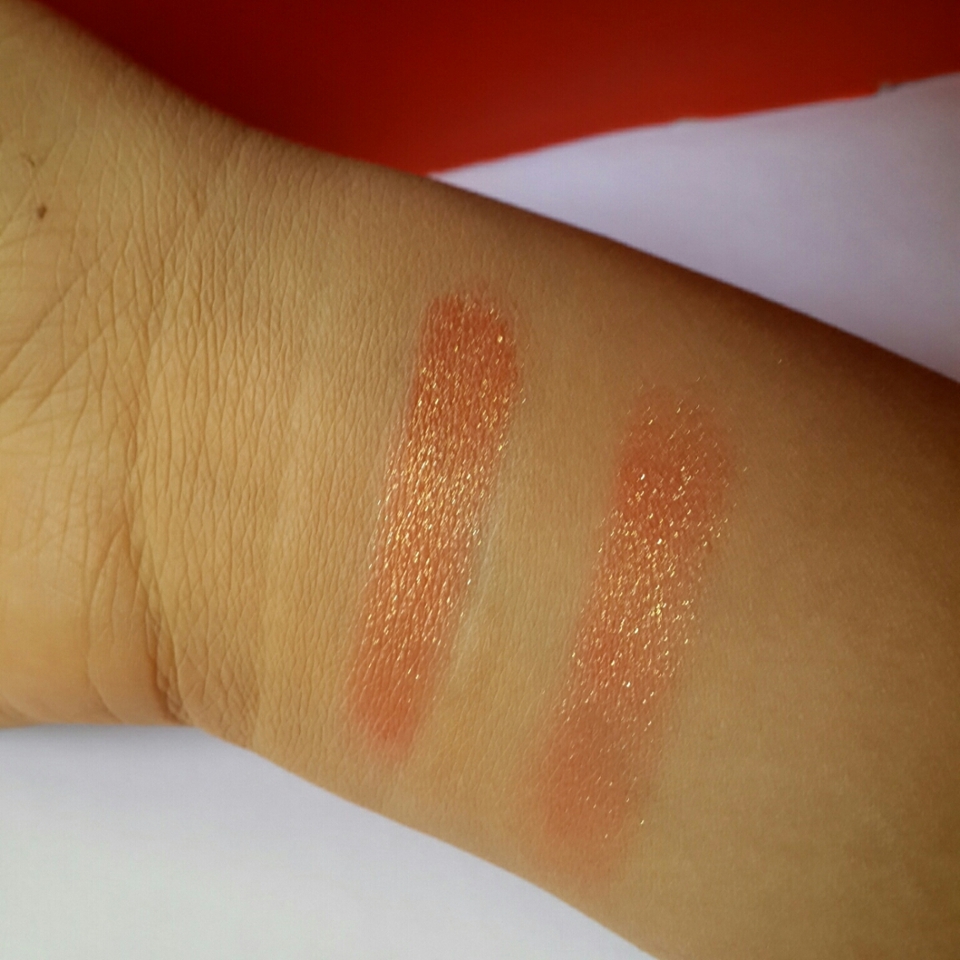 피부가 까매서 팔에 쿠션을 바르고 그 위에 프라이머를 발랐더니 너무 많이 발라서인지 조금 뜨더라고요 😂 저렇게 하얗게 남아요 여러분 양을 조금으로해서 얇게얇게 펴발라주셔야되요!