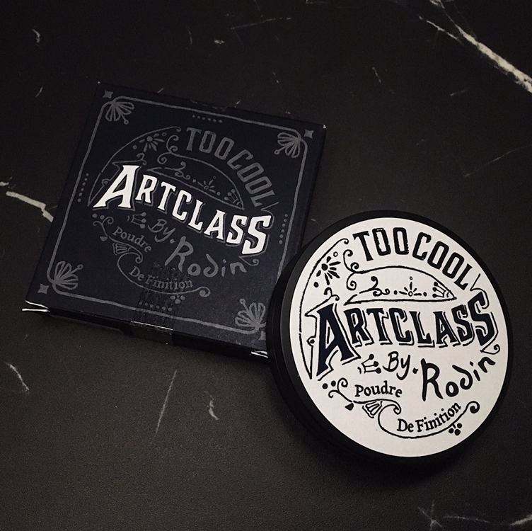 투쿨포스쿨의 아트클래스 바이 로댕 라인의 신상이에요!




요 제품은 하얀 파우더로 다른 파우더들과 다른 아주 독특한 특징이 있더라구요!!