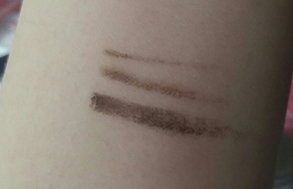 빡빡 문지르면 이래용
워터프루프는 확실히 좀 괜찮은거같아요 물로 막 문지르지 않은이상...