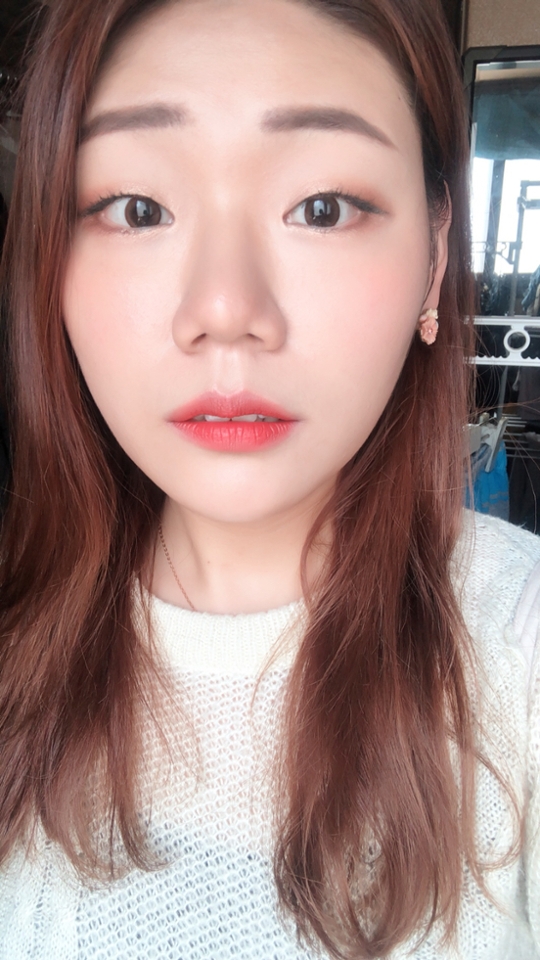 안녕 무쌍 여러분!!! 오늘도 #무쌍메이크업 들고왔어요. 메이크업 이름을 빈티지 #무화과메이크업 이라고 지은 이유는?

제가 쓴 화장품 이름에 빈티지와 무화과가 들어있기 때문이지.