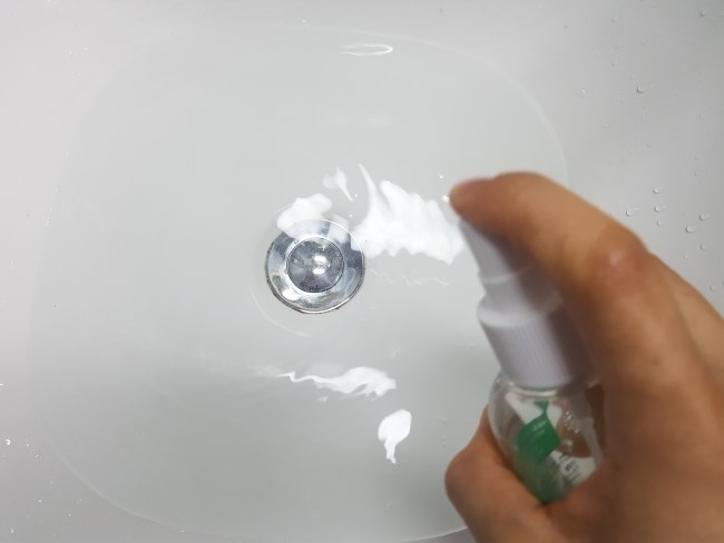 ::#클렌징 순서 1단계 :: 

물에 웬즈데이시카토너미스트 뿌리기


맹물보다 좋은 토너세안법 들어보셨나요?
세안할 물에 시카토너미스트 를 칙칙 뿌려주면 

#병풀수 80%의 #재생효과 와 #진정효과, 보습감까지 지켜줍니다

토닥토닥 미세먼지에 지친 피부에 시카토너미스트 세안해요~