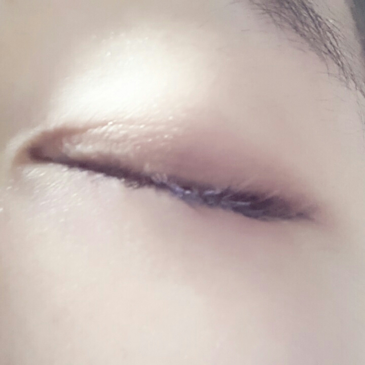 모닝커피만 바른 사진

(밝기를 잘못설정해 발색샷들에서 색감을 잘 잡지못하네요..)
