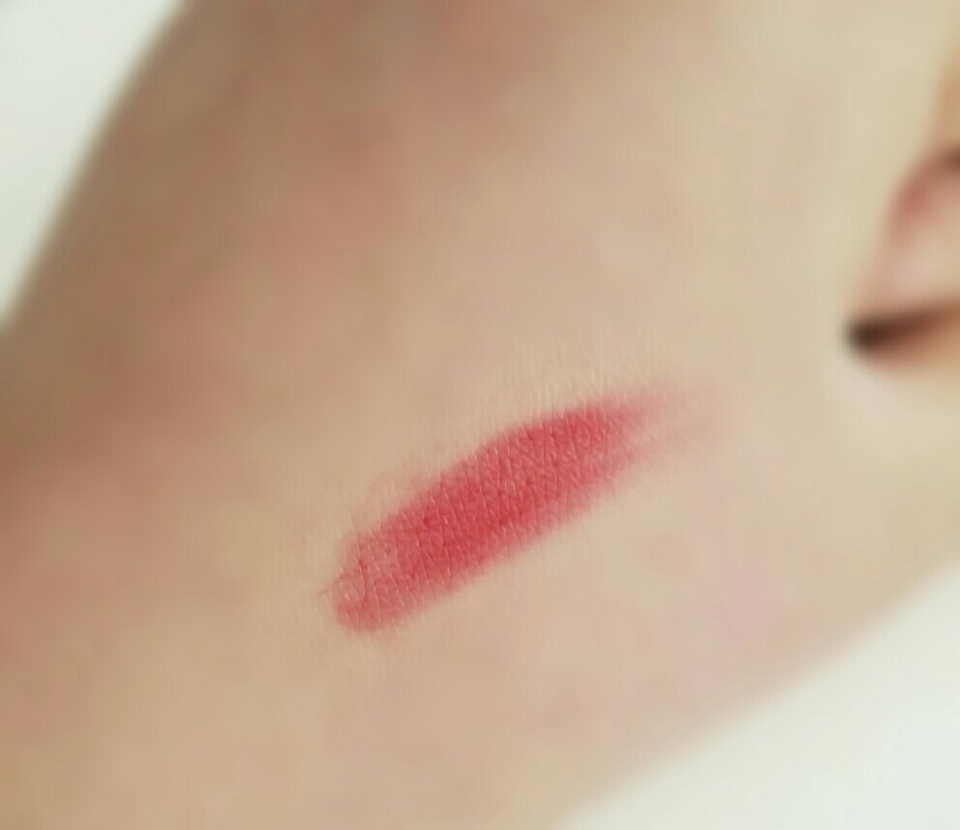 휴지로 한번 문지른 사진입니다 바로 착색이 남더라고요😊