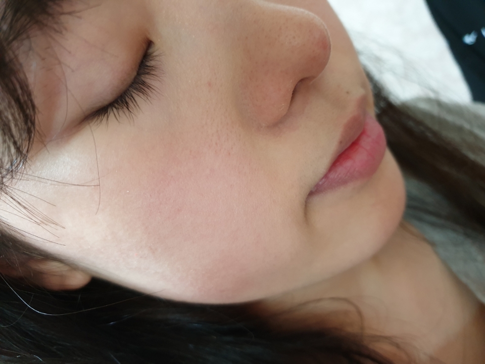 토너 바른직후 인데 :-) 피부가 맑아보이는건기분탓이겟죵