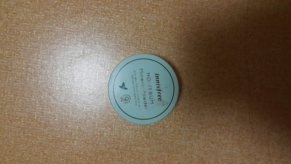 아 이건 여고생들의 필수품이죠! 항상 들고댕겨야하는..!
이니스프리 노세범 미네랄 파우더:-)
이건 뭐 말안해도알죠?굳굳
이니스프리 세일할때 꼭 사야되는 제품중 하나!