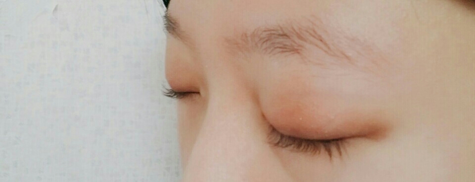 뷰러로 컬링해주시고 (더페이스샵 고급뷰러 3000냥) 마스카라는 생략하시든 추가해주시든 마음대로해주세요  ! 저는 마스카라안한 내추럴한 속눈썹이좋아서 뷰러로만 쌔게 컬링해주었어요 