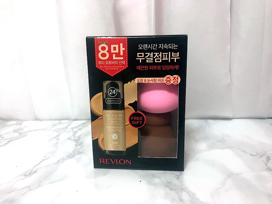 아무래도 올리브영에서는 파데를 사본적이 없기 때문에 몰랐지만
레브론 파운데이션은 많이 유명한 것 같더라구요~
마침 올리브영에서 파운데이션 + 눈사람퍼프 + 도장퍼프 3개로 구성되어있는 기간한정템이있길래 언능 사러 갔죵~
