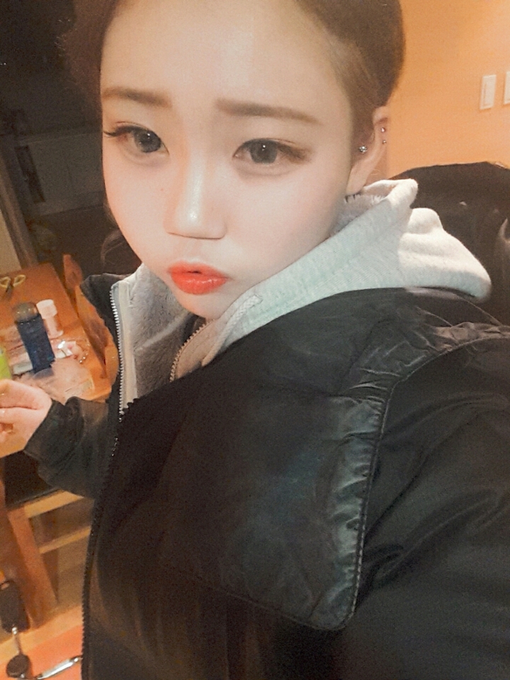 렌즈는 오렌즈 씨크릿 3컬러 하니렌즈 껴요! 가격은 4만5천원!
