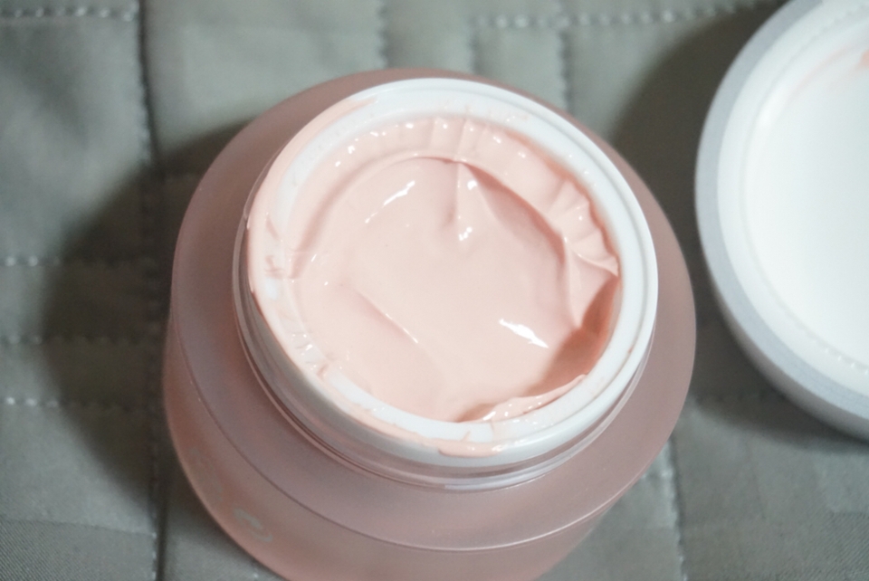 텍스쳐자체도 핑크색이랍니다^^
넘나 여성스러운것💕💕