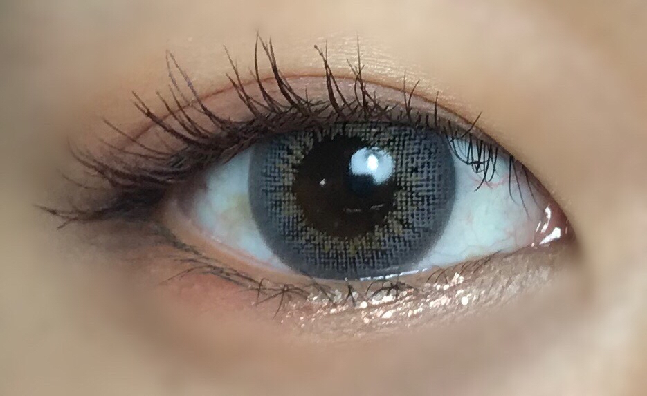 그리고 마지막으로 브라운 마스카라를 해주었어요
브라운마스카라를 쓰면 더 영롱 ??해지는 느낌이라 주로 사용해요
사용한 마스카라는 키스미 롱엔컬 브라운 입니다