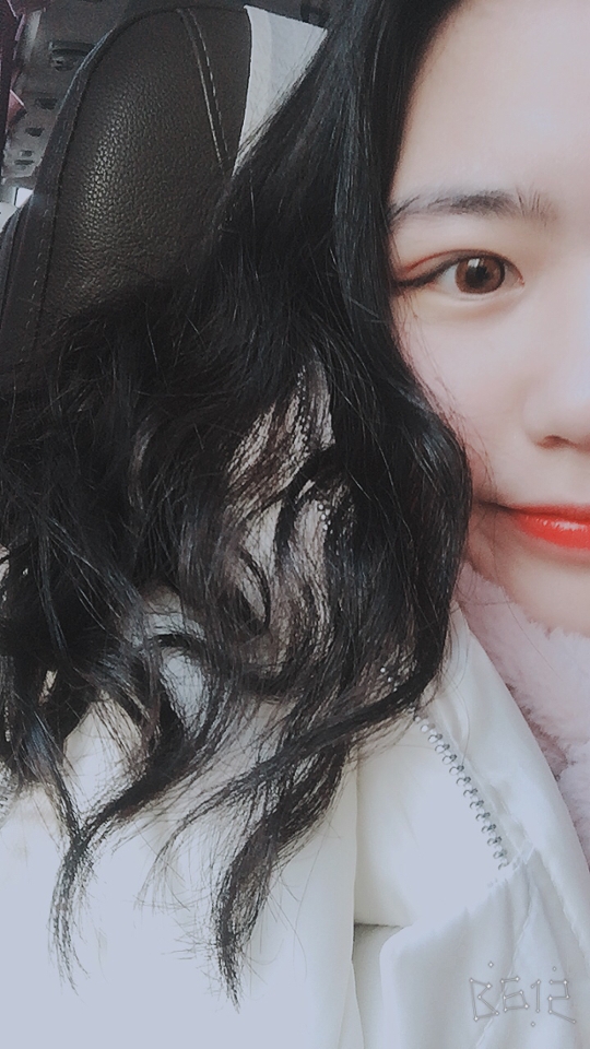 그래도 다른 제품이랑 같이 사용하면 쨍쨍한 발색 기대할 수 있어요:) 🙌🙌