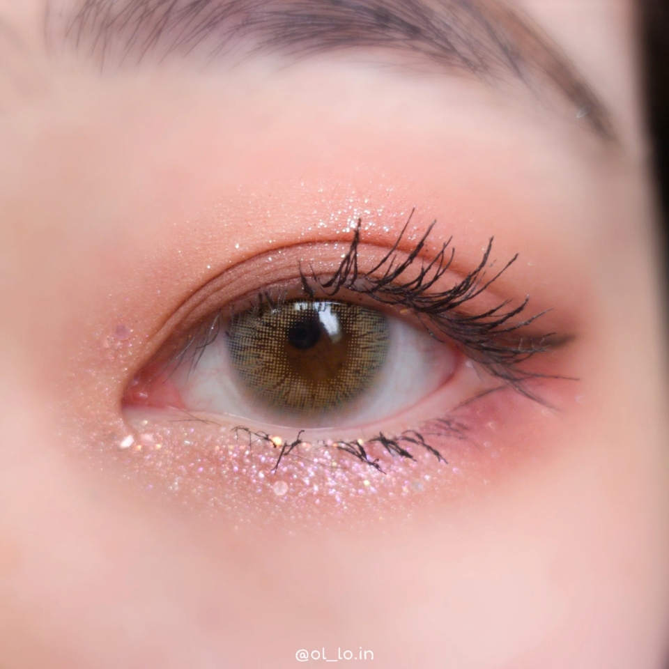 언리시아 팔레트로 해본 메이크업!
쿨톤분들 중에서도 브라이트분들께 더 추천드려용
쿨톤 브라이트 필수템!💖

화려한 메이크업하기 좋은 것 같아요

펄 엄청 좋아하시는 까마귀분들이시라면 구매해보시는거 완전 강추!!!