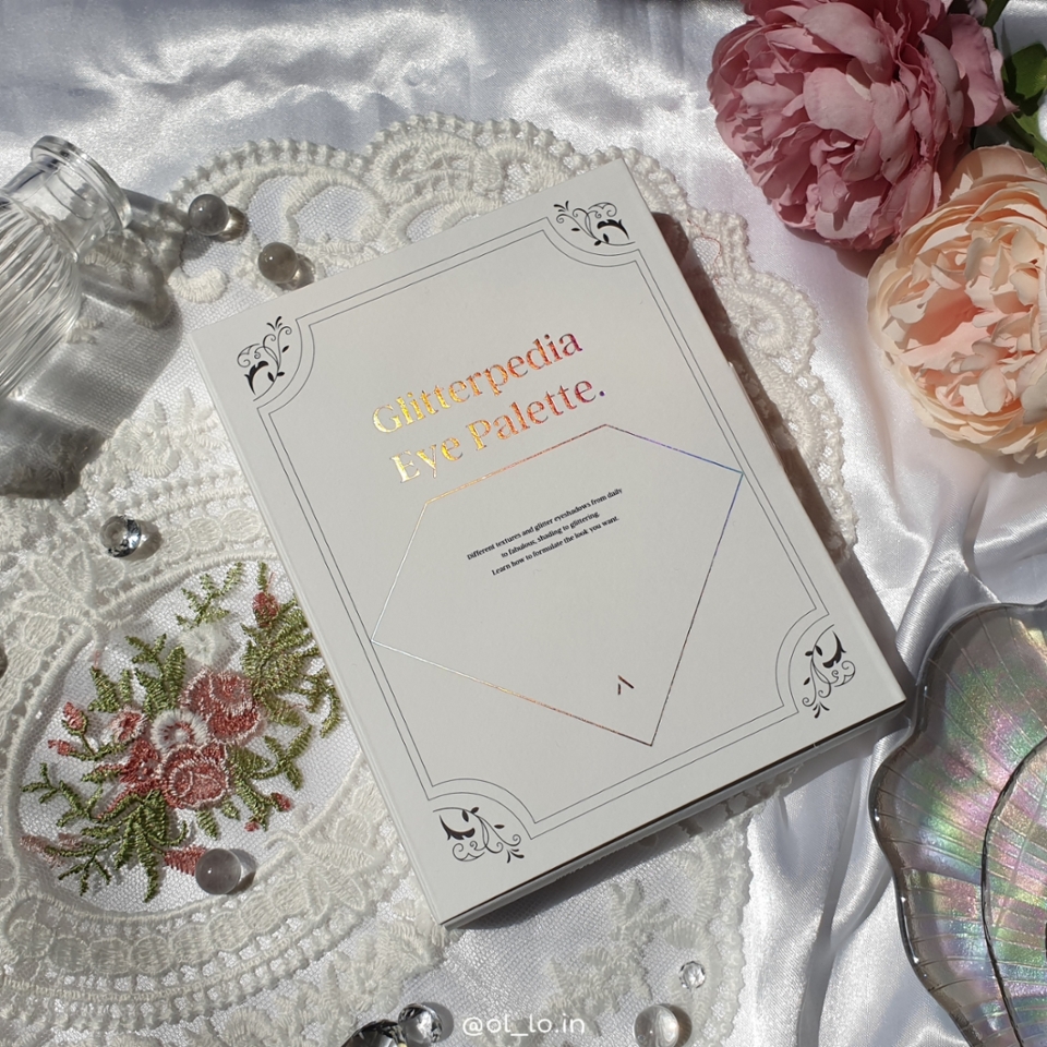 패키지부터 너무 예뻐요.. 고급스럽고 신기한 책 처럼 생겼어요📚