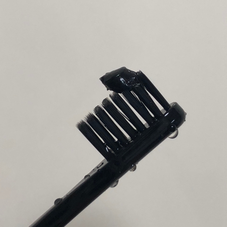 원래 치약은 이렇게 콩알만큼만 사용해야해요