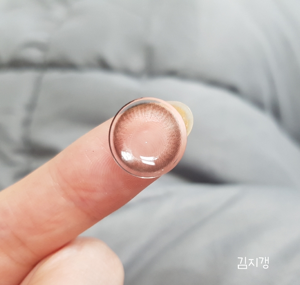 자연스러운 블랙렌즈예요~