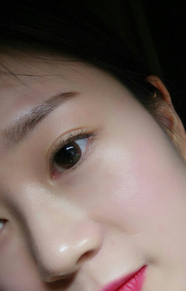 쨔쟌🙈🙈
뭉침없이 새로 베이스가 올라갑니댱
수정화장할때의 두꺼운 느낌도 없고 밀착도 잘되욤