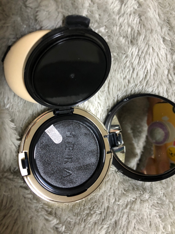 그리고 처음 개봉하면 저렇게 씰이 딱 붙어있답니다.