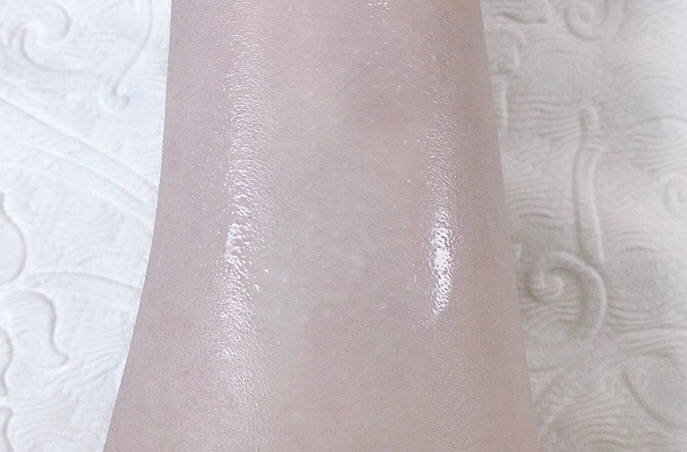 그런데 너무 아쉬웠던건 
지속력 테스트 한다고 미스트 뿌렸더니
바로 뿌옇게 나오더라구요😭😭

밖에서 단독으로 사용할땐 하얀국물이 될
가능성이 있어요ㅠㅠ

파우더를 사용해야 할것 같았어요ㅠㅠㅠ

그게 좀 아쉬웠습니댱 