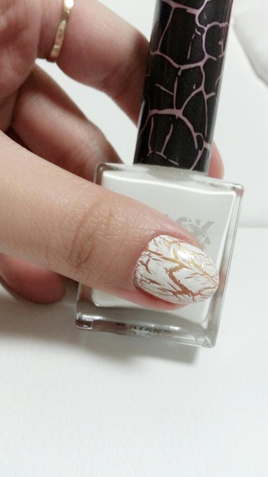 가장자리를 정리해주고  탑코트를 발라주면 -끝-. 너무쉬워서 과정샷도 딱히없고 바르는 방법도 막 발라주고 묻어나온부분만 정리해주면되니 손재주없는사람들 셀프네일로 최공ㅋㅋ 