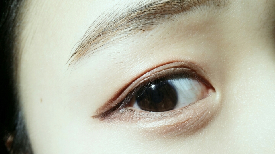 애굣살강조를해줍니다