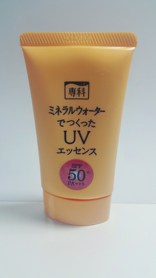 제가 소개할 제품은 바로 이 선크림
센카 미네랄 에센스 UV 입니다