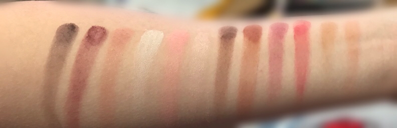 살짝 뭉침이 있어요ㅜㅜ 그래도 붉그리 메컵하기에는 딱인 것 같아요! 