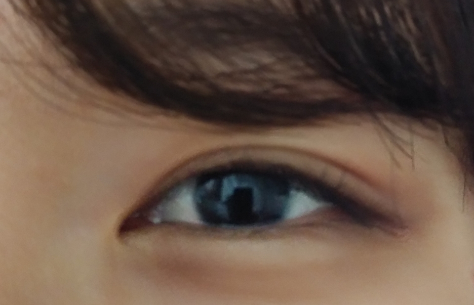 애굣살을 도톰하게 그려주면 끝입니당~~