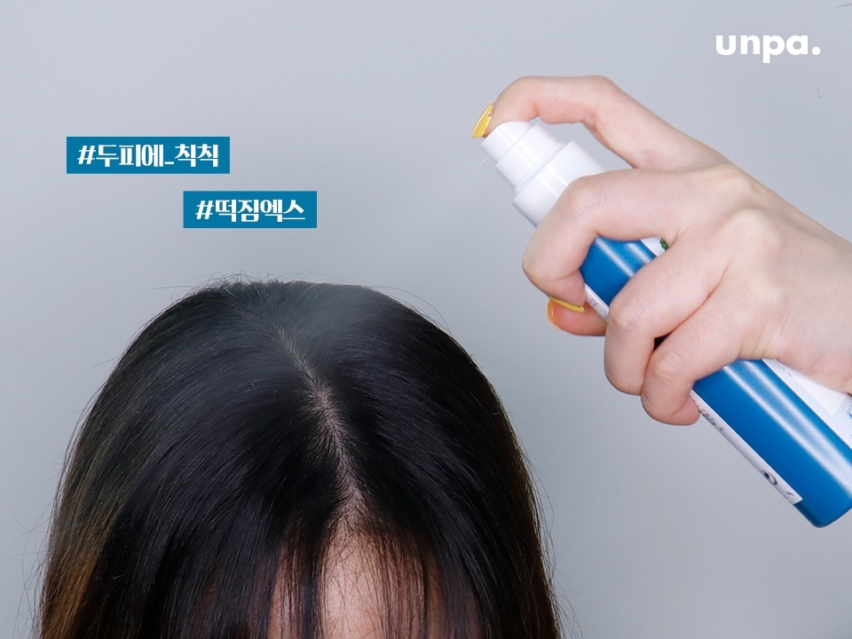 분사력도 좋아서 두피에 
한두 번 뿌려주면 됨!!

에디터는 평소 요런 제품들은
떡이 질…까… 초큼 꺼려했는데 

이 제품은 여러 번 뿌려도 떡짐 엑스라 
사무실 책상에 두고 수시로 뿌려주고 있어!

(회사에서) 초큼 화가 났을 때
(일하다가) 기부니가 안 좋을 때
(퇴근하고싶구) 열이 오를 때 

칰칰 뿌려주면 아~주 좋다규-b