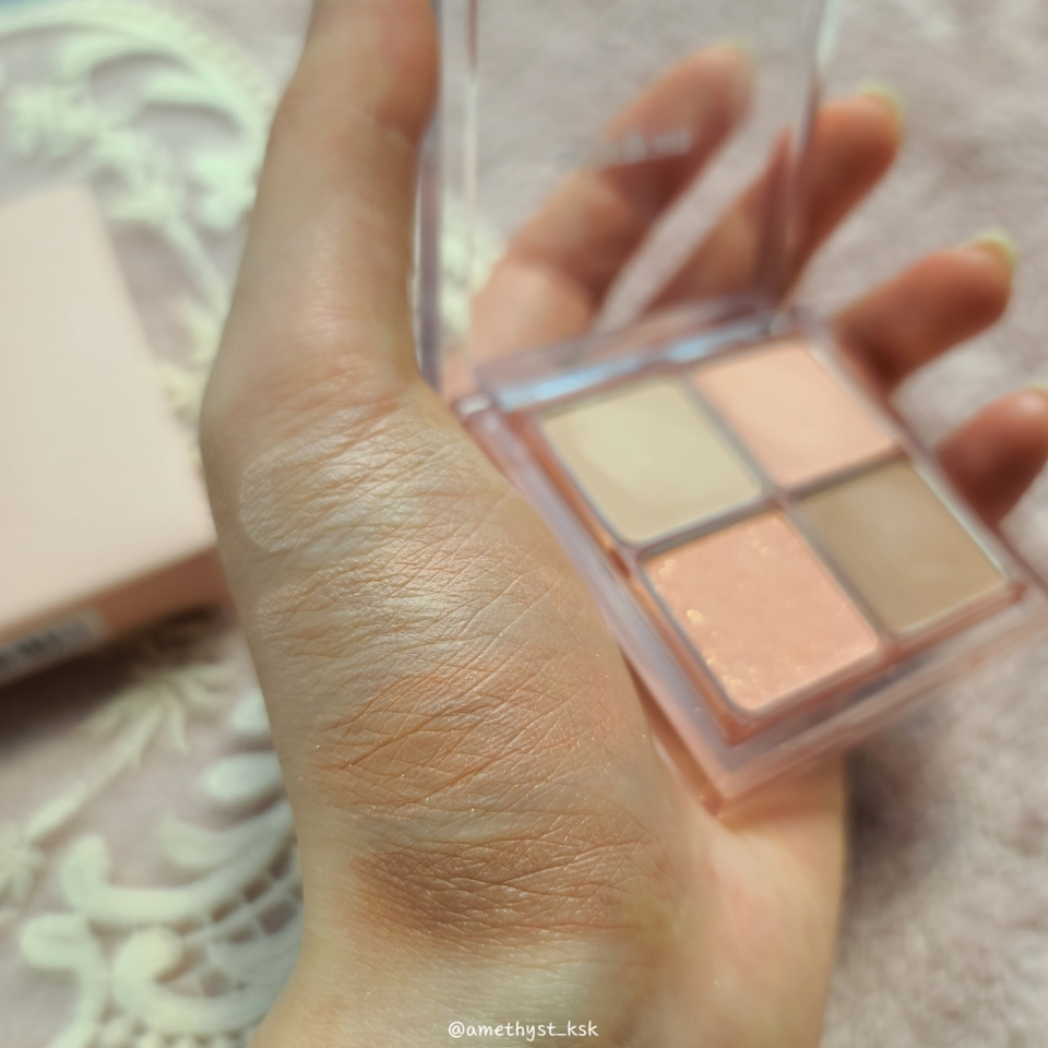 
🧡 첫번째 컬러인 Daily는
톤 정리하기 좋아서, 
다른 메이크업에도 손이 잘 가고

🤎 네번째 컬러인 Delight는
언더 삼각존, 애굣살 음영으로 가능해
활용도 짱이랍니당👍👍


